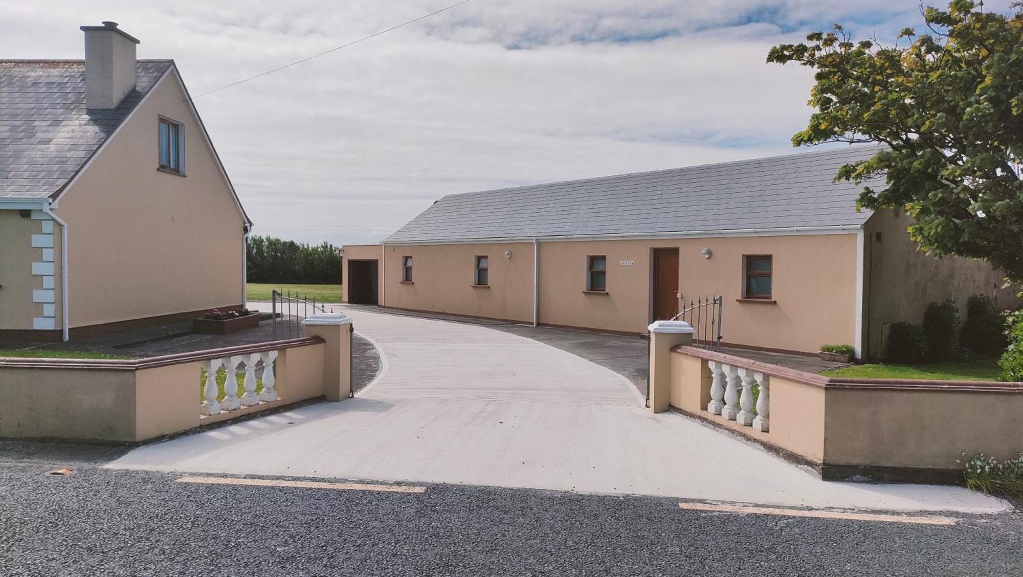 Danubio Guest Accommodation Doonbeg Eksteriør billede