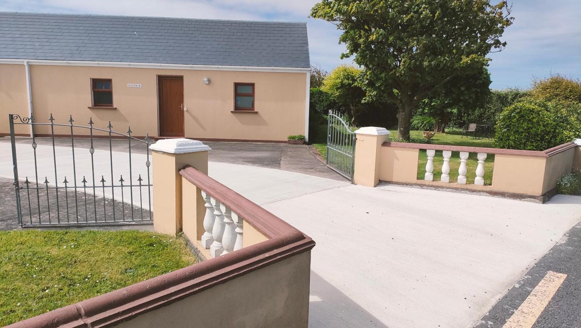 Danubio Guest Accommodation Doonbeg Eksteriør billede