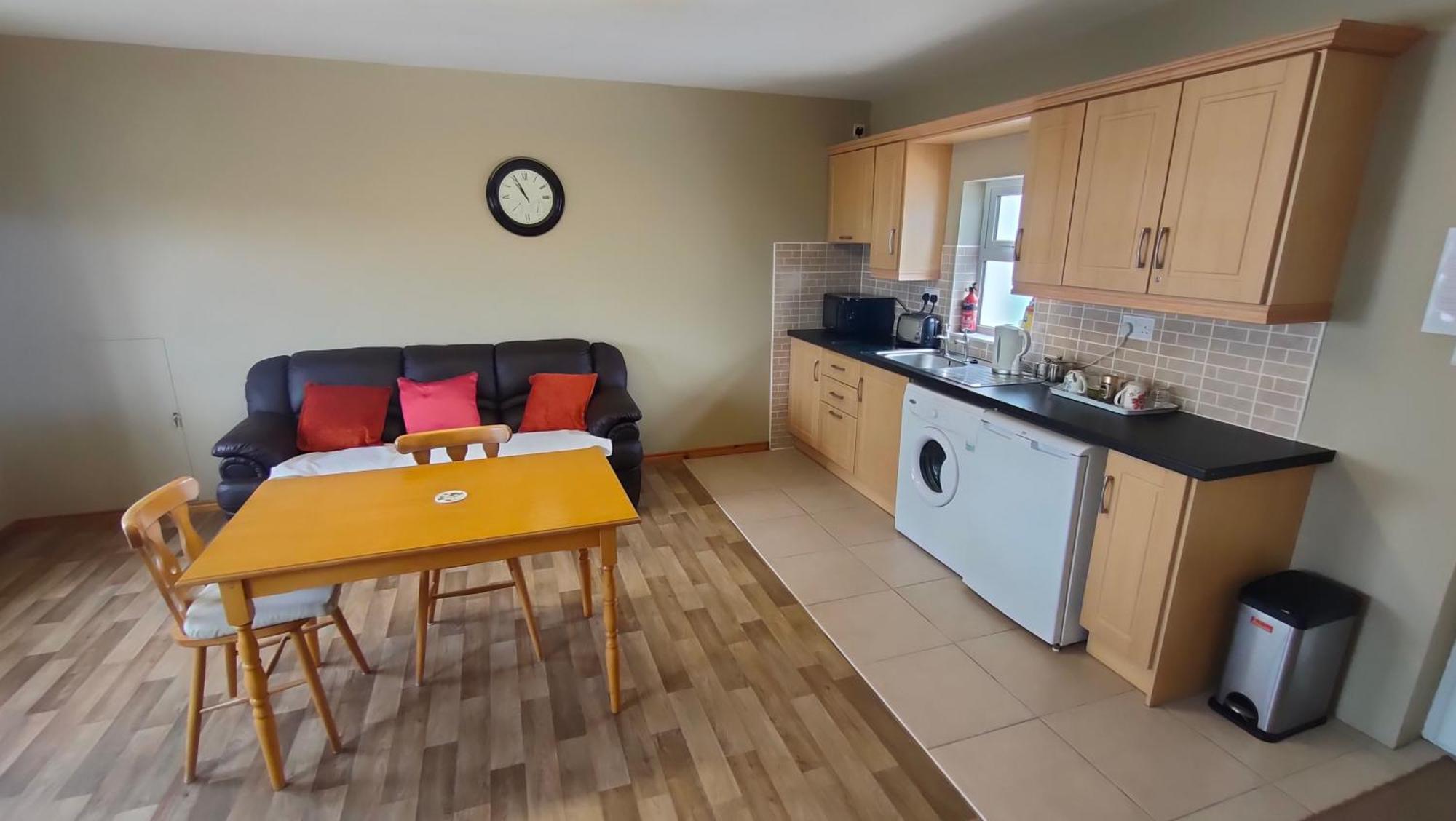 Danubio Guest Accommodation Doonbeg Eksteriør billede