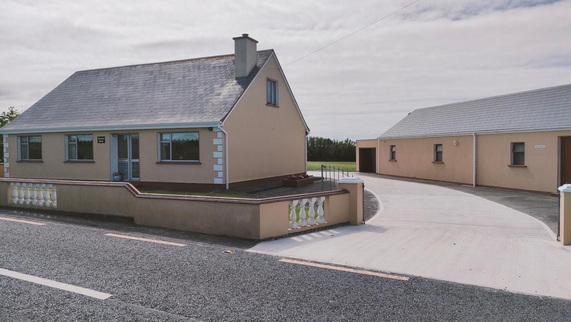 Danubio Guest Accommodation Doonbeg Eksteriør billede